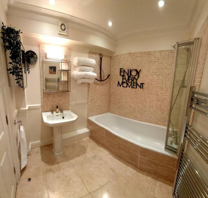 Beautifully Appointed, Period Seaside Apartment Folkestone Exteriör bild